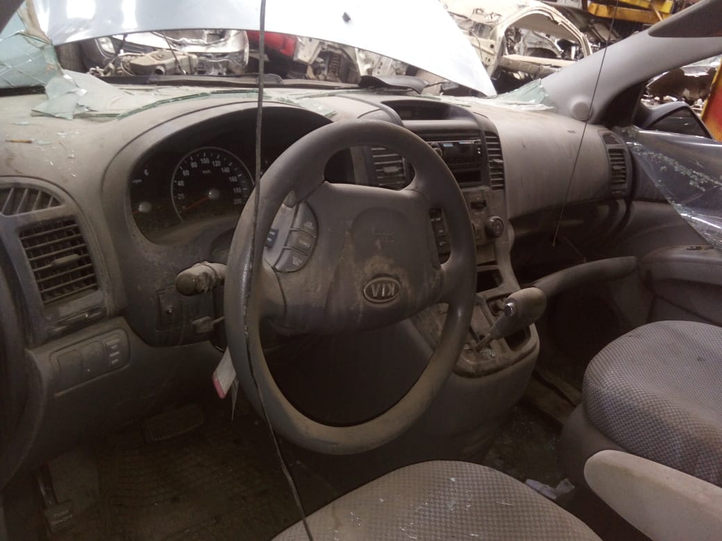  Kia GRAND CARNIVAL 2010    EN DESARME